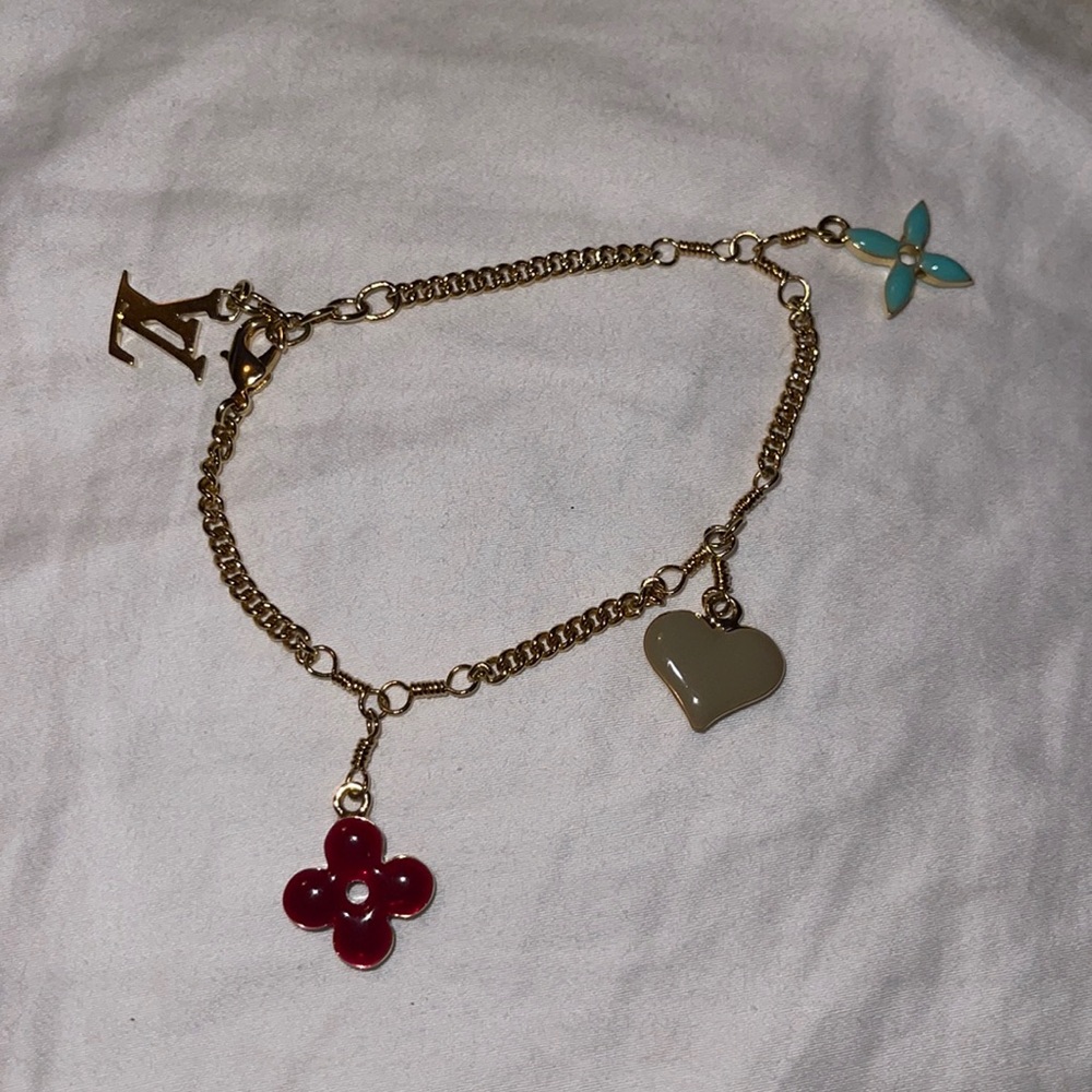 Louis Vuitton sweet monogram bracelet excellent condition comes with dust bag